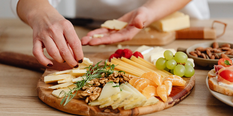 What to Put in a Cheese Gift Basket: A Guide to Gourmet Selections